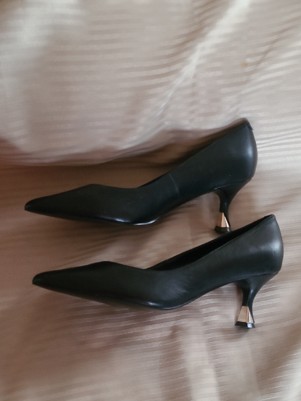 Classic Black Pointed-Toe Kitten Heel Pumps